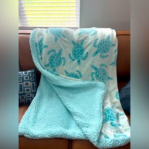 WEST MARINE 60" x 70" Plush Deck Throw Blanket. *new only washed*